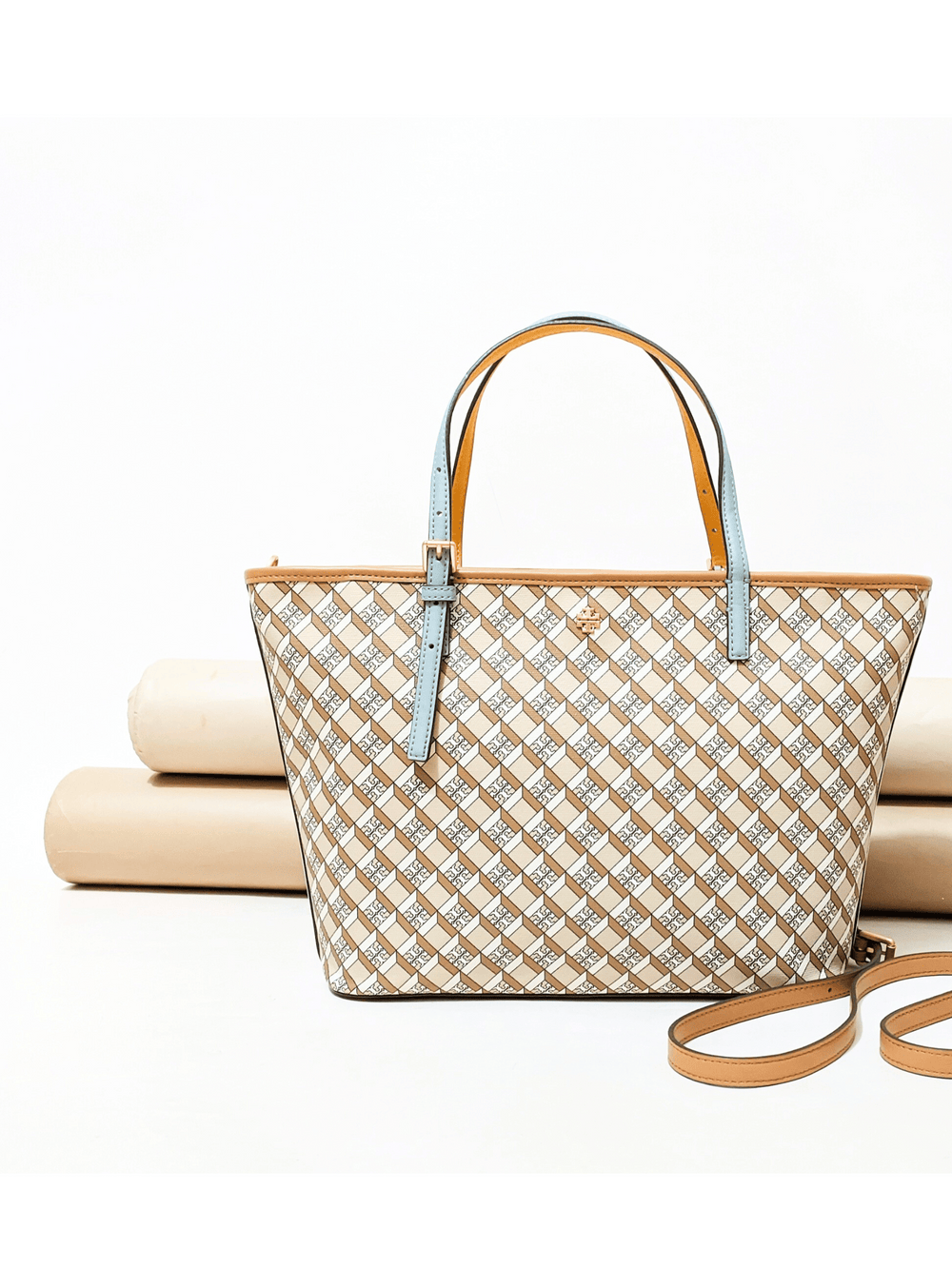 on-produk-Tory-Burch-Geo-Logo-Colorblock-Mini-Zip-Tote-Hazelnut-Logo-Allover