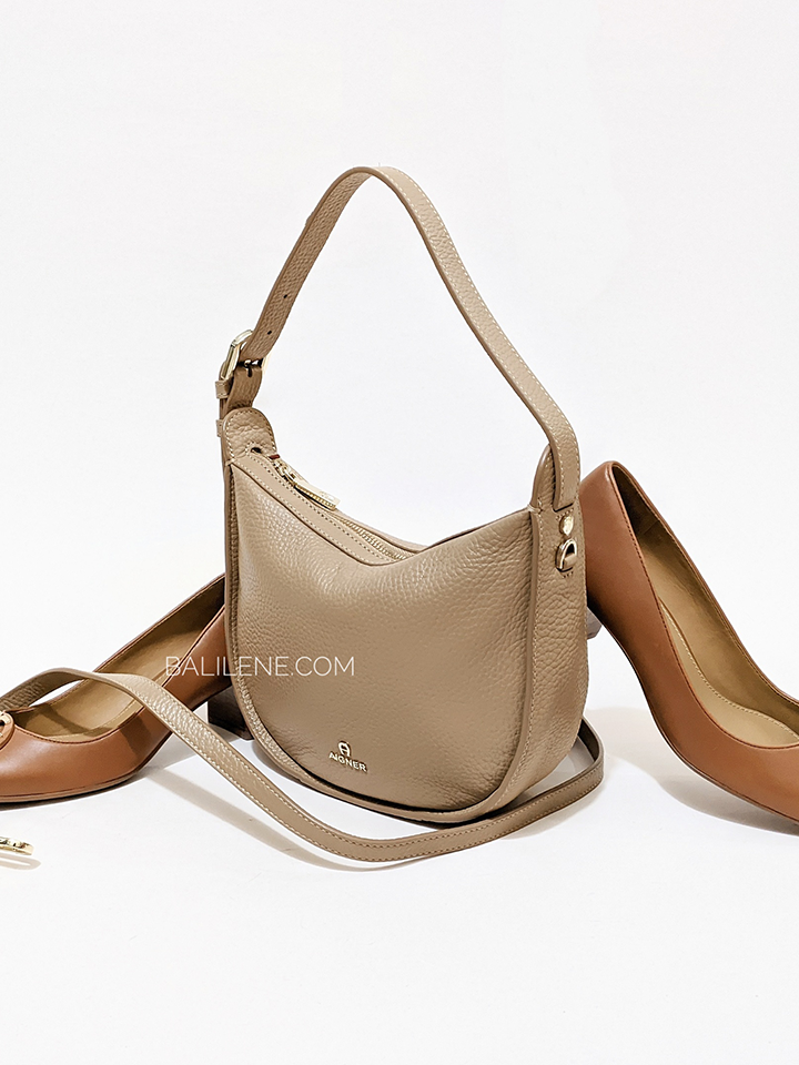 Aigner-132136-00-0724-Ivy-Crossbody-Bag-Small-Beige-Balilene-detail-depan