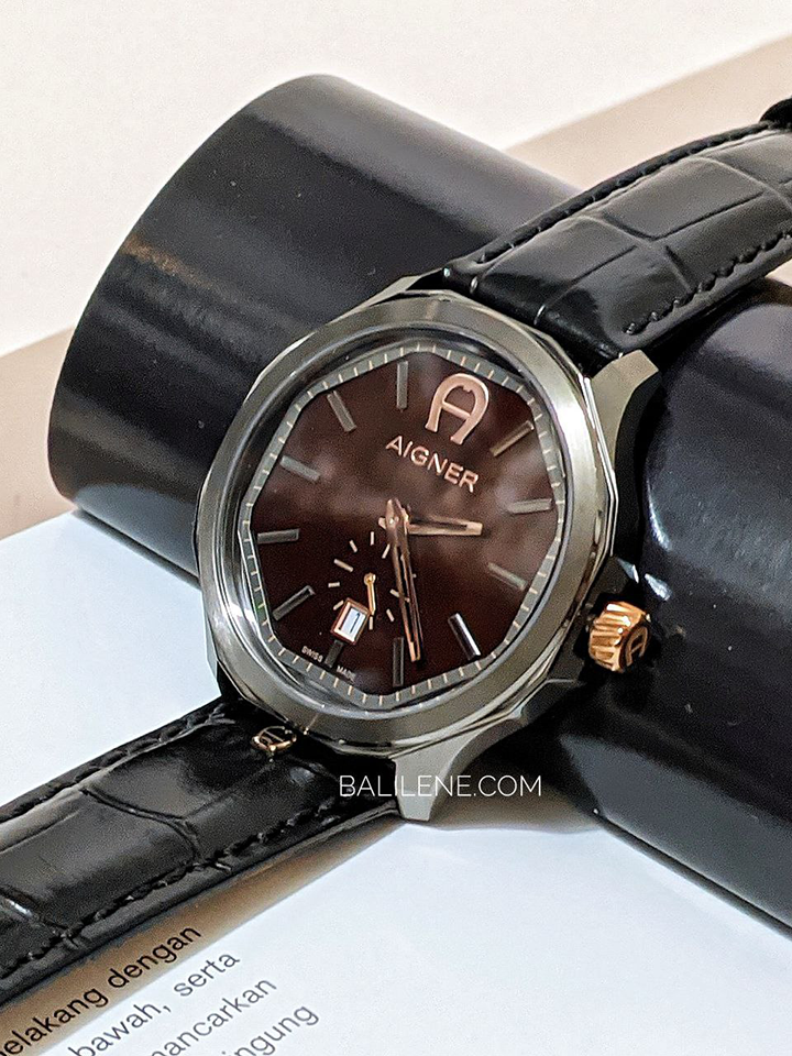 Aigner-A110101-Sorrento-Red-Dial-Leather-Strap-Watch-Balilene-detail-dial