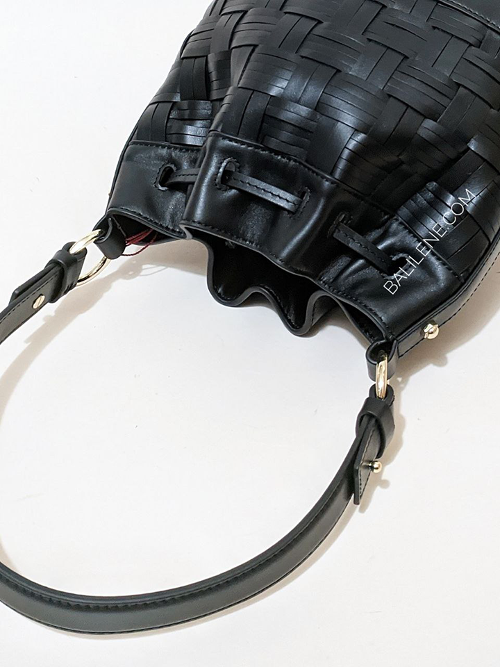 Aigner-Tara-Crossbody-Bag-Small-Black-Balilene-detail-belakang