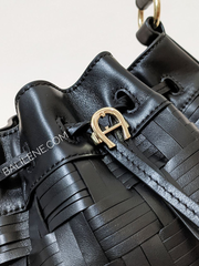 Aigner-Tara-Crossbody-Bag-Small-Black-Balilene-detail-logo