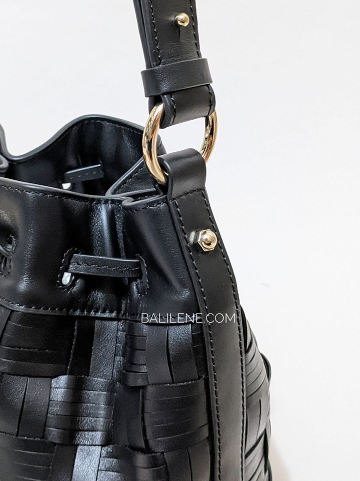 Aigner-Tara-Crossbody-Bag-Small-Black-Balilene-detail-samping