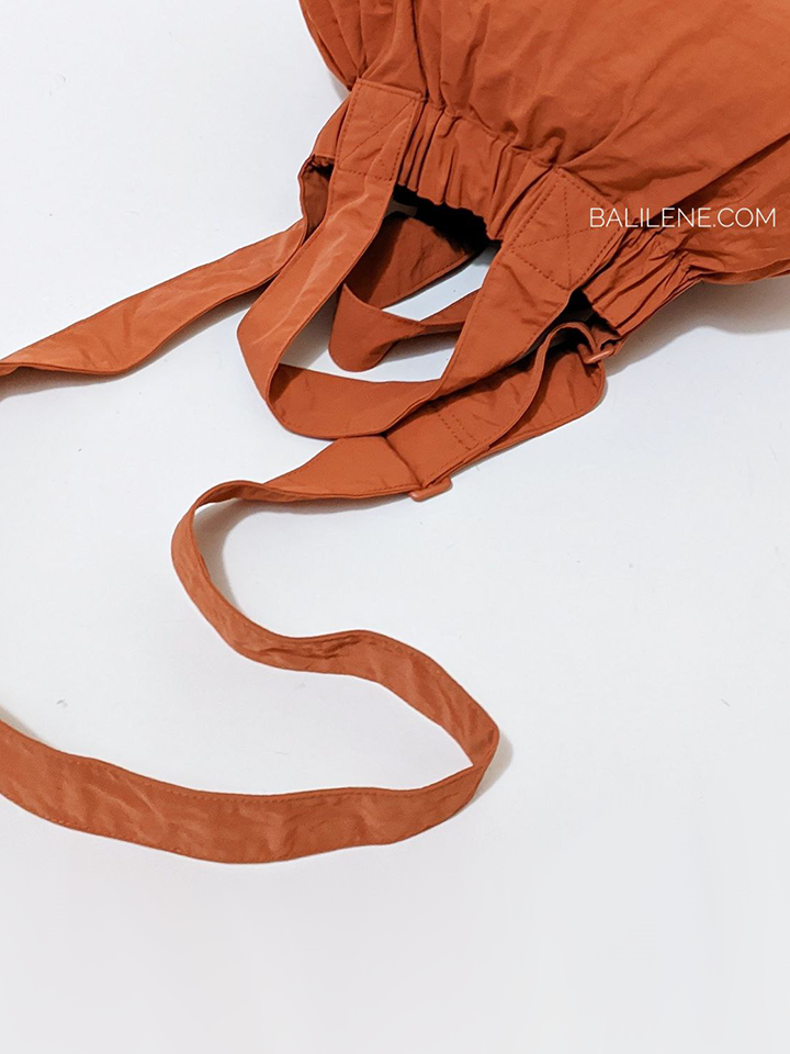 Beyond-The-Vines-XS-Dumpling-Bag-Terracotta-Balilene-detail-belakang