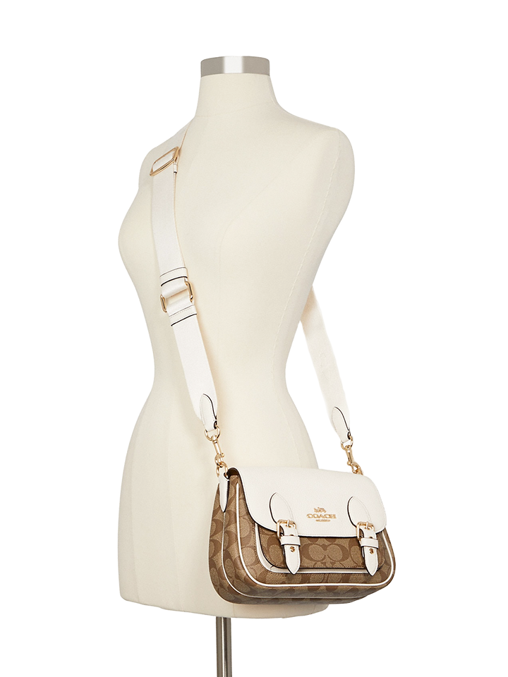Coac-C6781-Lucy-Crossbody-In-Signature-Canvas-Khaki-Chalk-Balilene-onmodel