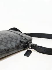 Coach-4010-Houston-Flight-Bag-In-Signature-Canvas-Charcoal-Black-Balilene-detail-samping