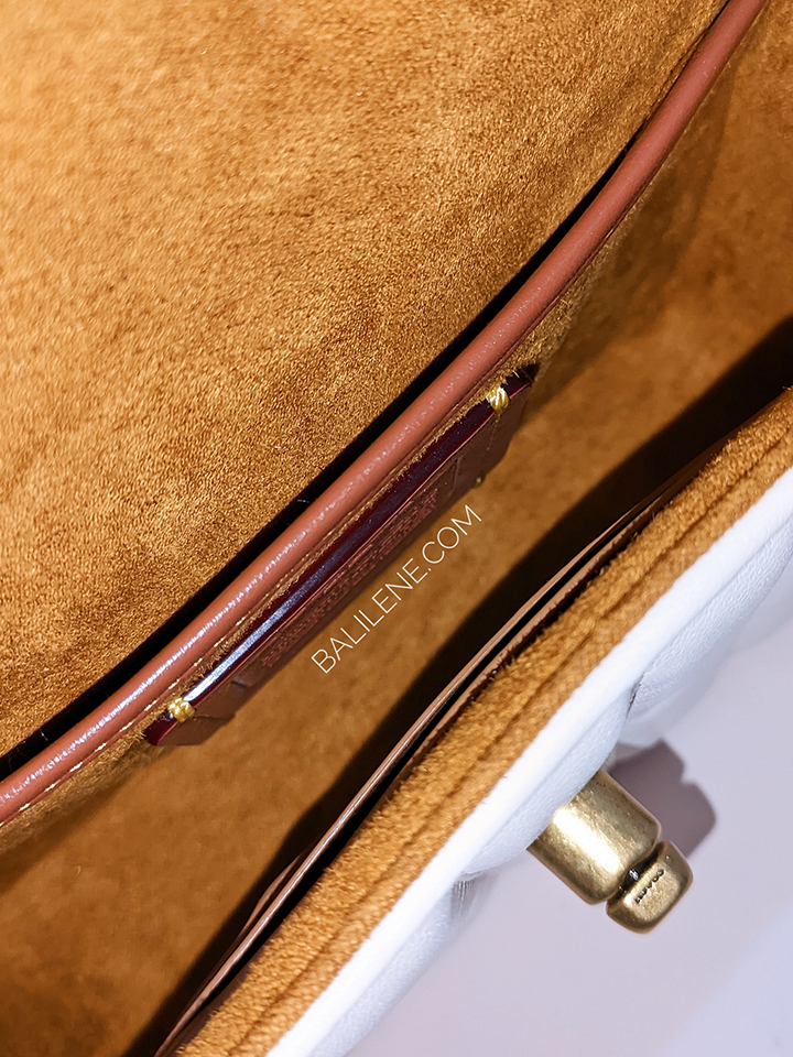 Coach-4870-Madison-Shoulder-Bag-16-With-Quilting-Chalk-Balilene-detail-dalam