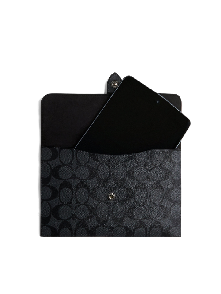 Coach-C2024-Mini-Tablet-Sleeve-In-Signature-Canvas-Gunmetal-Charcoal-Balilene-detail