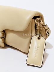 Coach-C3880-Pillow-Tabby-Shoulder-Bag-18-Vanilla-Balilene-detail-samping