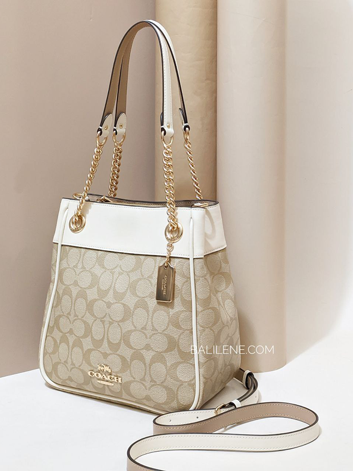 Coach-Cammie-Chain-Bucket-Bag-In-Signature-Canvas-Light-Khaki-Chalk-Balilene-detail-depan