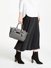 Coach-F87295-Swagger-27-Leather-Grey-Balilene-onmodel