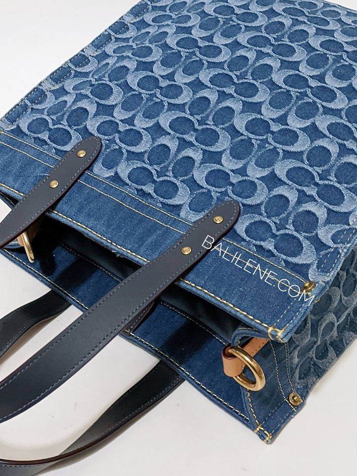 Coach-Field-Tote-In-Signature-Denim-Midnight-Navy-Balilene-detail-belakang