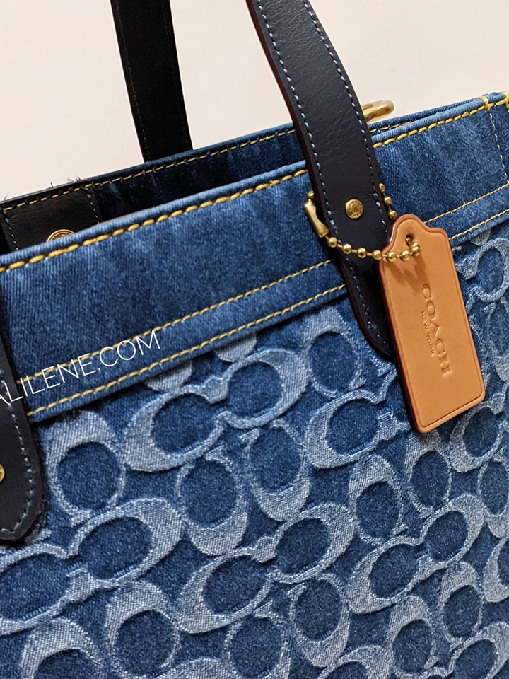 Coach-Field-Tote-In-Signature-Denim-Midnight-Navy-Balilene-detail-logo