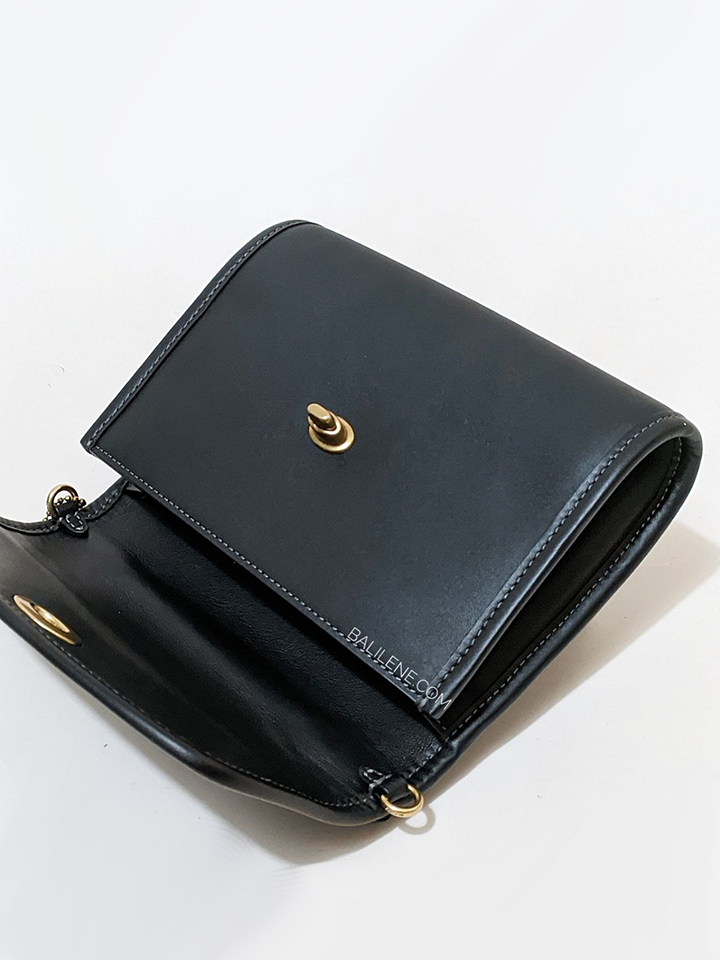 Coach-Kip-Turnlock-Crossbody-Bag-Black-Balilene-detail-penutup