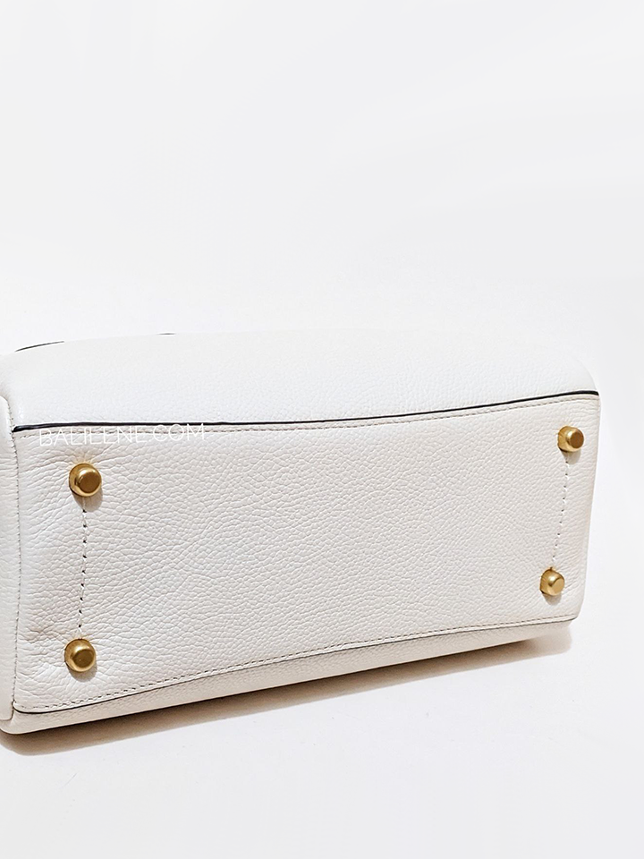 Coach-Lora-Carryall-30-Chalk-Balilene-detail-bawah