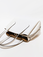 Coach-Lora-Carryall-30-Chalk-Balilene-detail-belakang