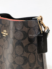 Coach-Mollie-Bucket-Bag-22-In-Signature-Canvas-Brown-Black-Balilene-detail-samping