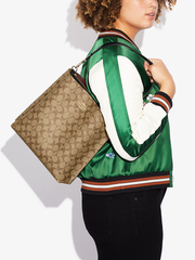 Coach-Mollie-Bucket-Bag-In-Signature-Canvas-Khaki-Black-Balilene-onmodel1