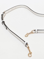 Coach-Mollie-Bucket-Bag-In-Signature-Canvas-Light-Khaki-Chalk-Balilene-detail-strap