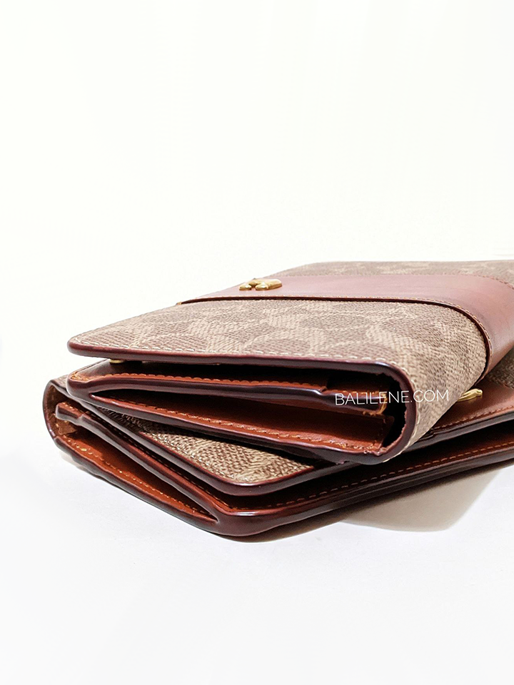 Coach-Slim-Wallet-In-Signature-Canvas-Tan-Rust-Balilene-detail-samping