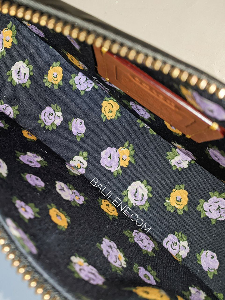 Coach-Swinger-Bag-With-Vintage-Rose-Print-Interior-Black-Balilene-detail-dalam