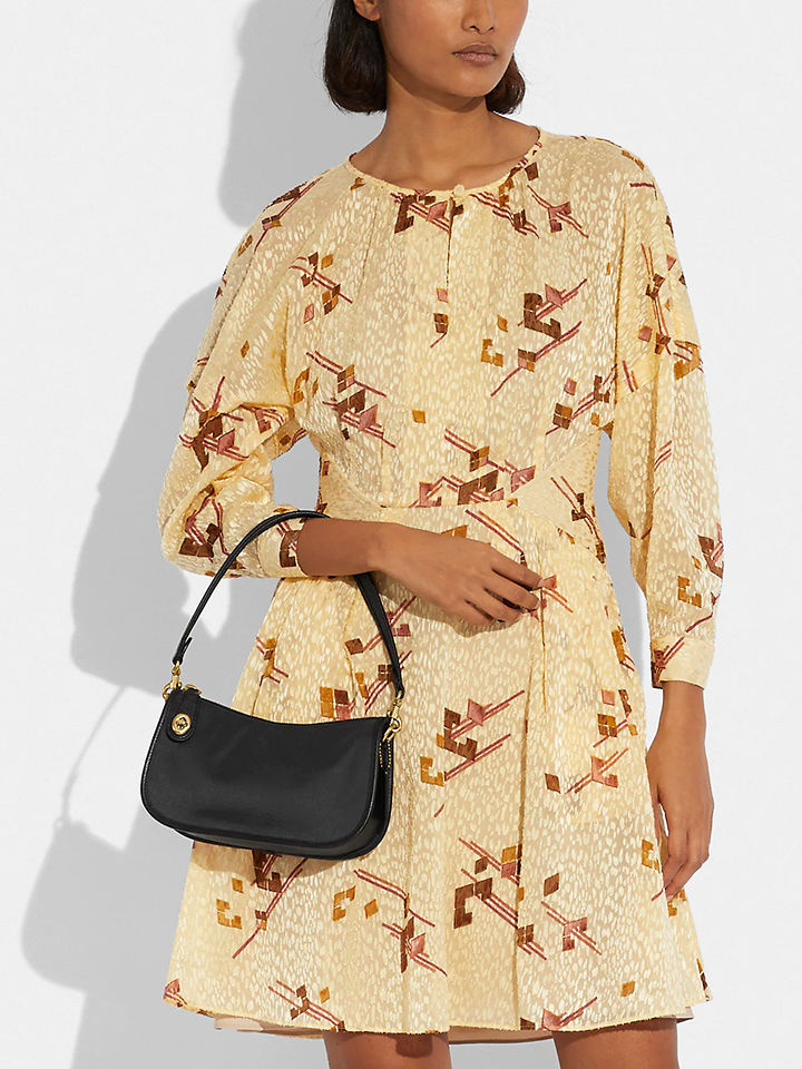 Coach-Swinger-Bag-With-Vintage-Rose-Print-Interior-Black-Balilene-onmodel