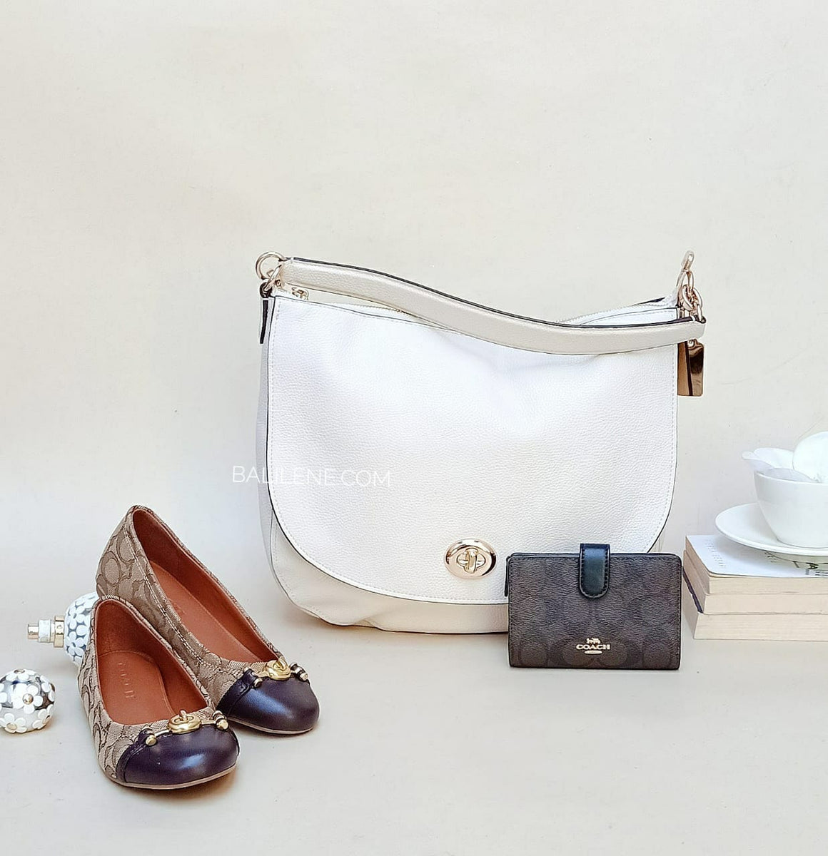 Coach store hobo turnlock