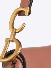 detail-logo-Dior-Mini-Saddle-Bag-In-Pink-Calfskin