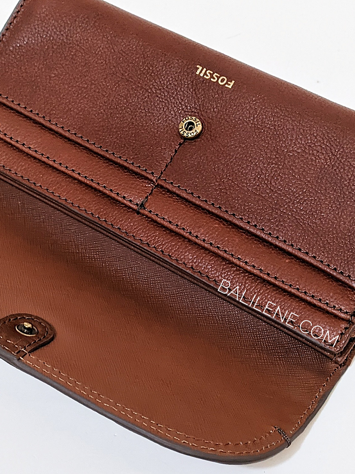 Fossil-SWL3089213-Cleo-Clutch-Brandy-Balilene-detail-penutup