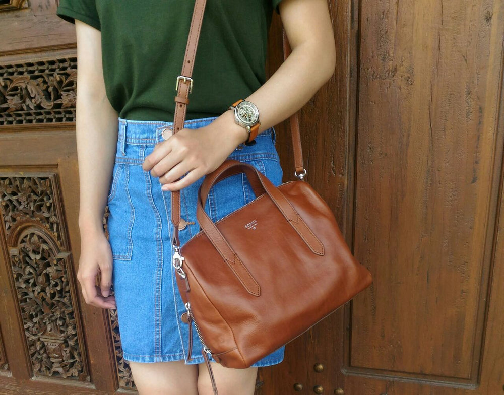 Fossil ZB5486200 Sydney Satchel Brown on model