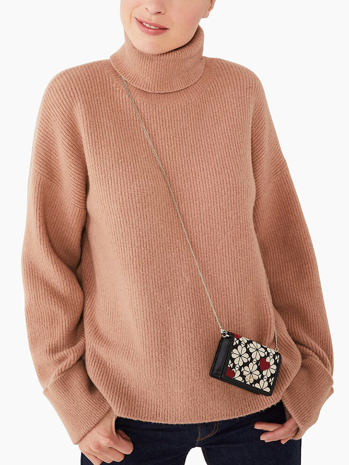 Kate-Spade-K4516001-Flower-Jacquard-Hearts-Chain-Cardholder-Black-Multi-Balilene-onmodel