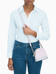 Kate-Spade-PWRU7850-Spencer-Small-Dome-Crossbody-Tutu-Pink-Crisp-Linen-Balilene-onmodel