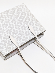 Kate-Spade-PXR00360-Flower-Coated-Canvas-All-Day-Large-Tote-Parchment-Multi-Balilene-detail-belakang