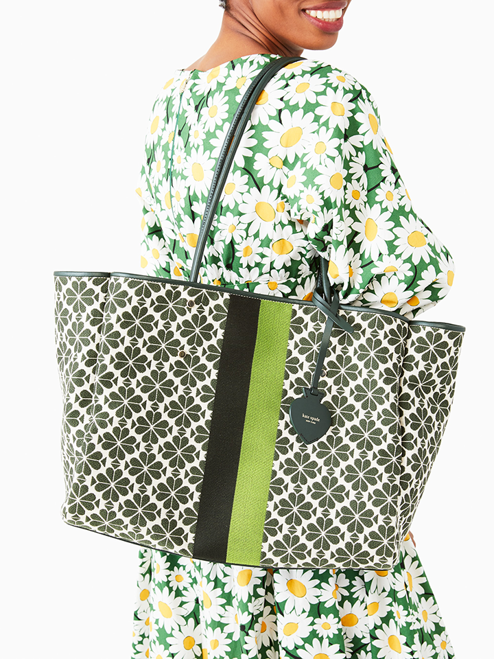 Kate-Spade-PXRUB272-Flower-Jacquard-Stripe-Everything-Large-Tote-Green-Multi-Balilene-onmodel
