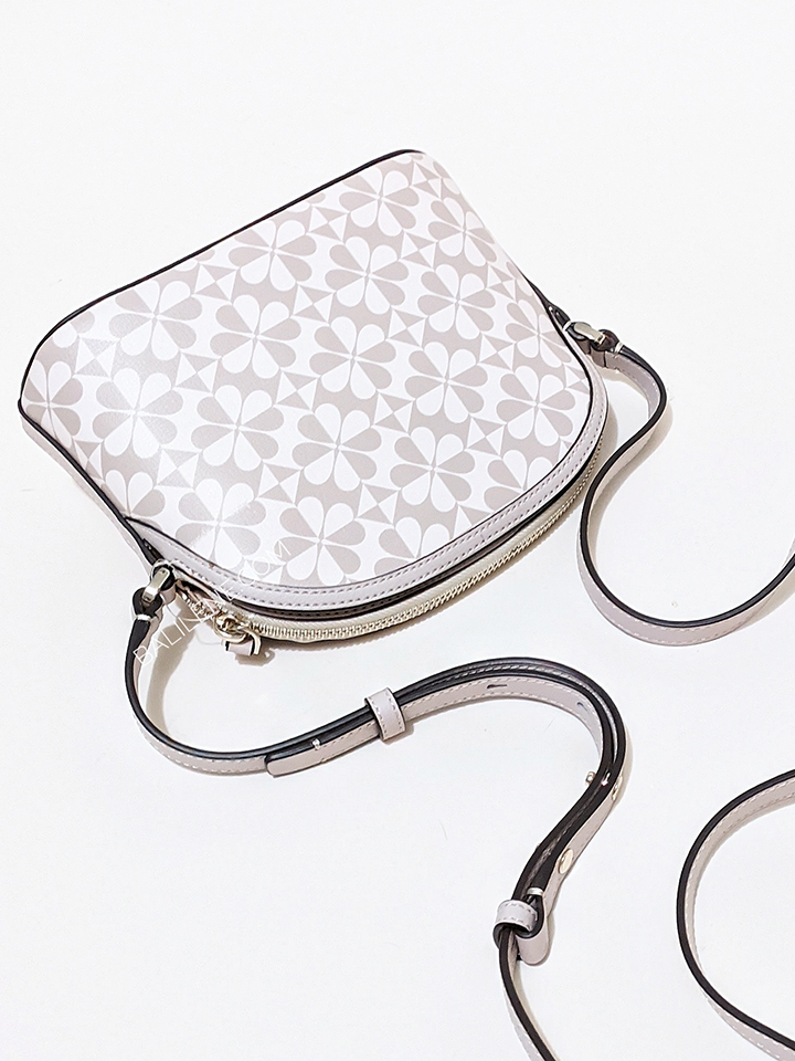 Kate-Spade-WKRU6592-Hollie-Spade-Clover-Geo-Dome-Crossbody-Pink-Multi-Balilene-detail-belakang