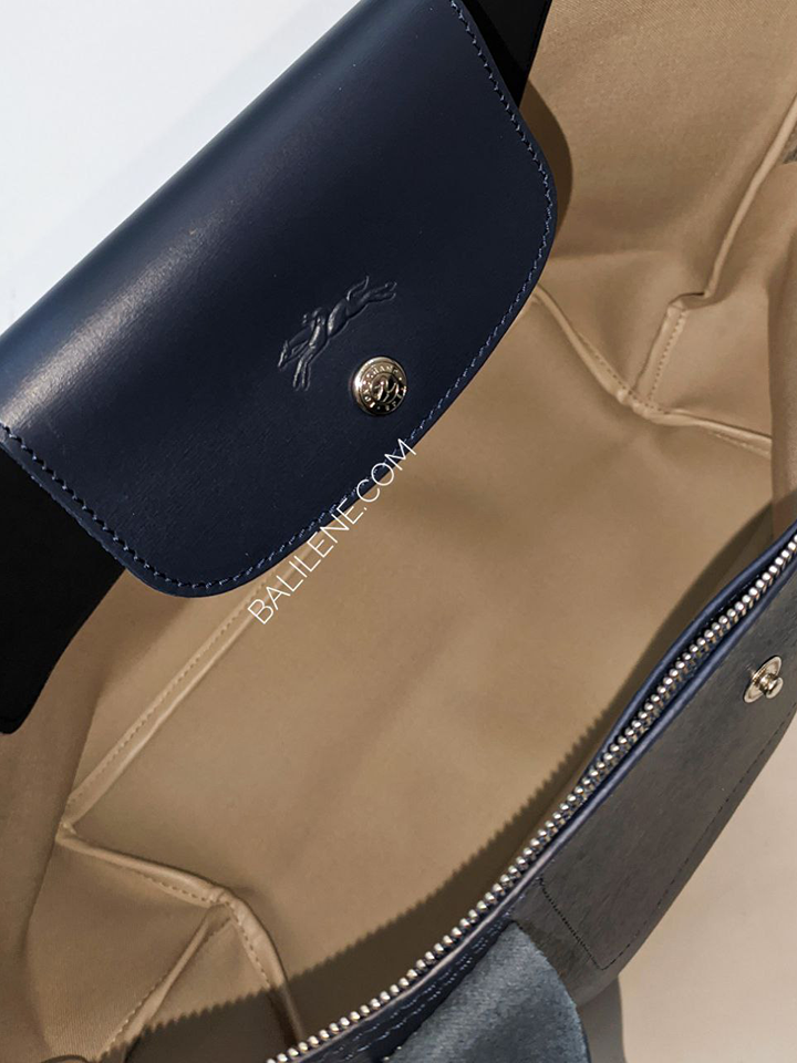 Longchamp-Le-Pliage-City-Medium-Shoulder-Bag-Navy-Balilene-detail-dalam