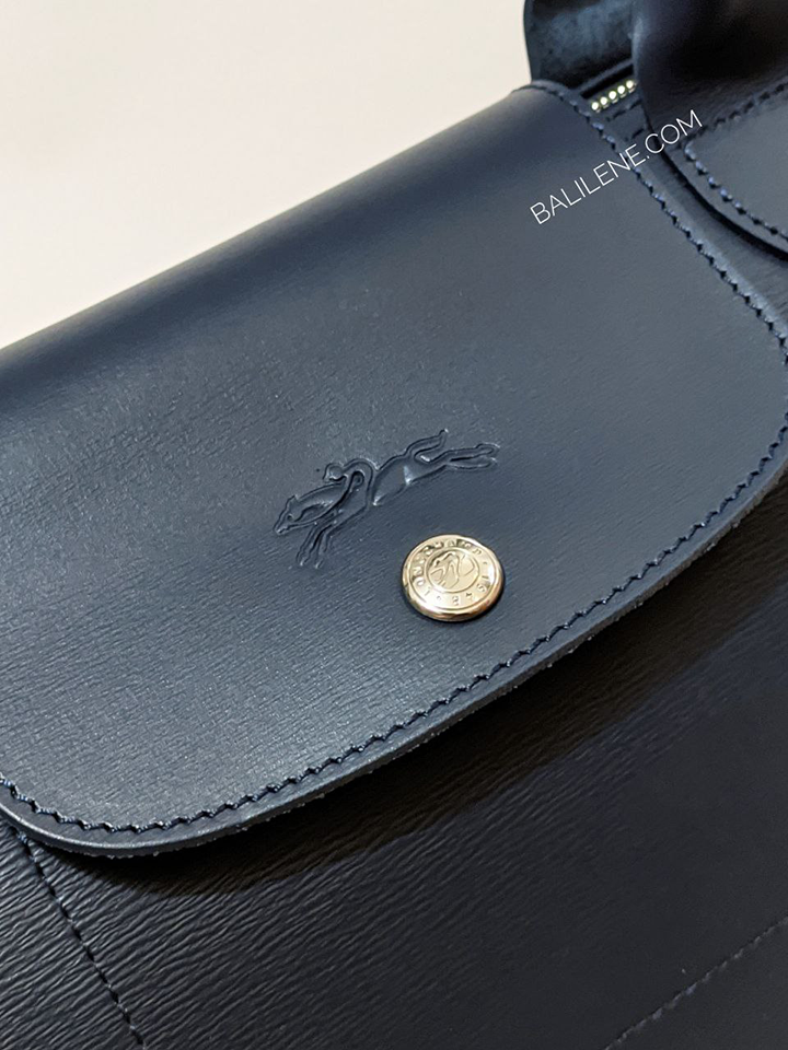 Longchamp-Le-Pliage-City-Medium-Shoulder-Bag-Navy-Balilene-detail-logo