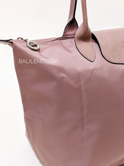 Longchamp-Le-Pliage-Club-Shoulder-Bag-Antique-Pink-Balilene-detail-samping