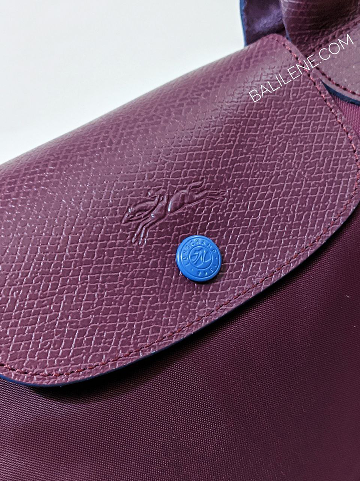 Longchamp-Le-Pliage-Club-Shoulder-Bag-Plum-Balilene-detail-logo