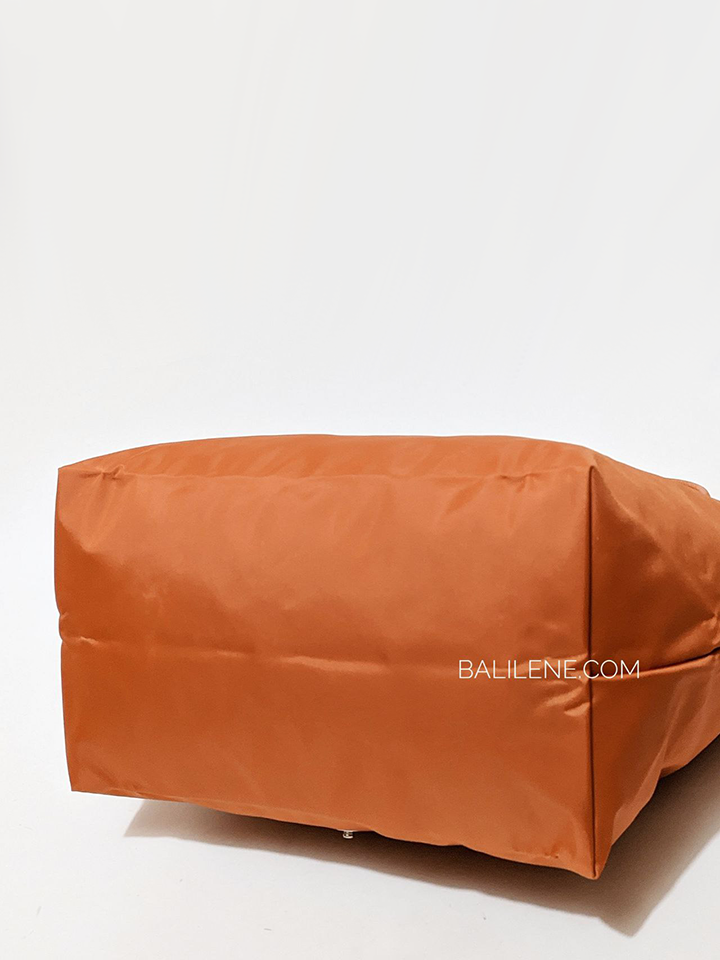 gambar-bawah-Longchamp-Le-Pliage-Club-Small-Shoulder-Bag-Rust-Silver