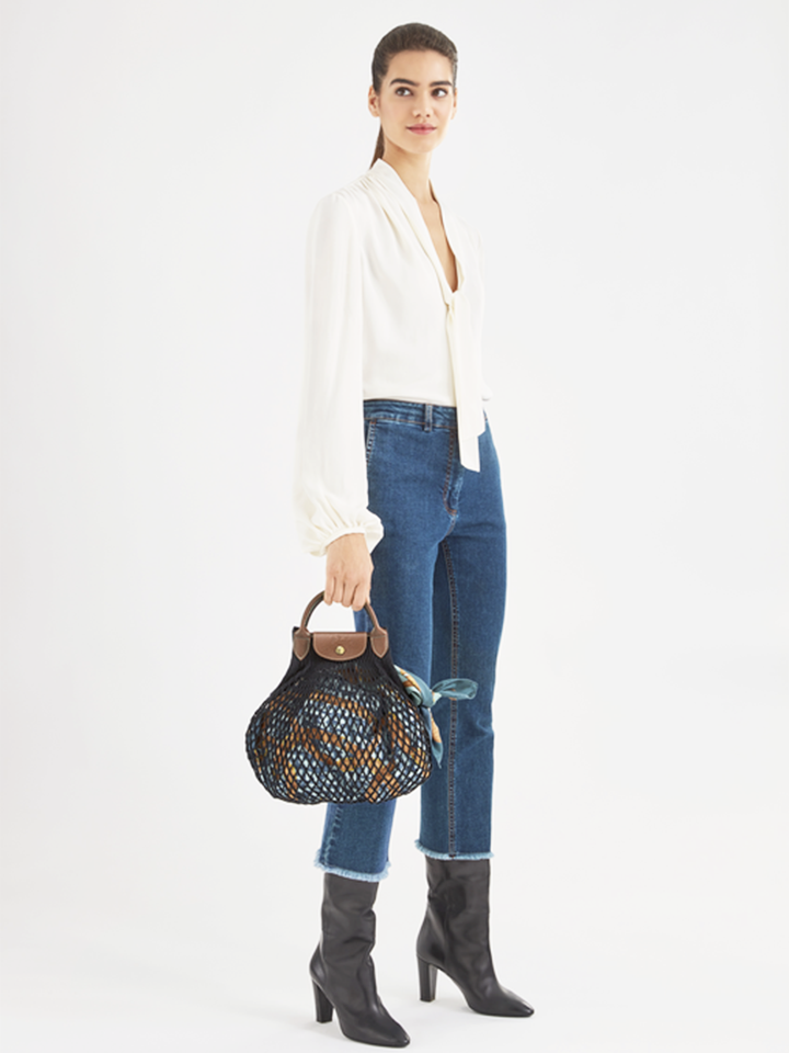 on-model-Longchamp-Le-Pliage-Filet-Top-Handle-Bag-Navy