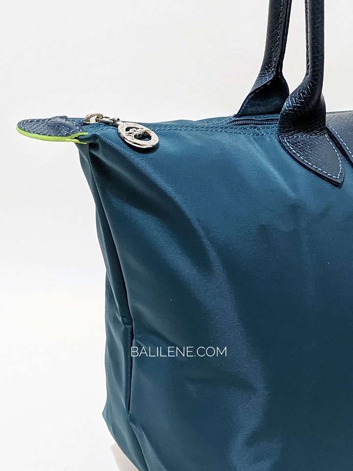 Longchamp-Le-Pliage-Green-Shoulder-Bag-Ocean-Blue-Balilene-detail-samping