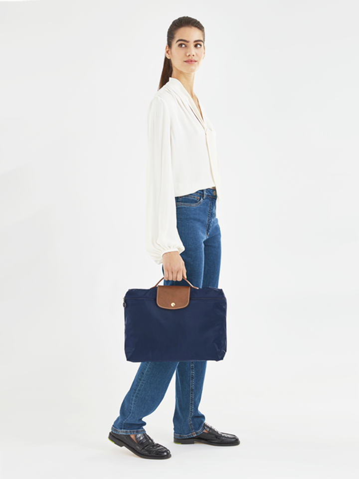 Longchamp-Le-Pliage-Original-Briefcase-Small-Navy-Balilene-onmodel