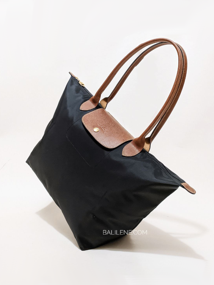 Longchamp-Le-Pliage-Original-Medium-Shoulder-Bag-Black-Balilene-detail-depan