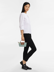 Longchamp-Le-Pliage-Original-Pouch-Cypress-Balilene-onmodel