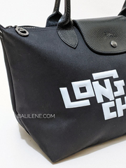 Longchamp-Le-Pliage-Stamp-Shoulder-Bag-Small-Black-White-Balilene-detail-samping
