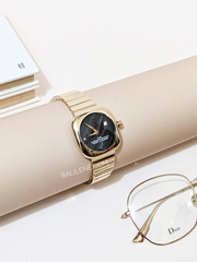 Marc-Jacobs-20179298-The-Cushion-Black-Dial-Gold-Bracelet-Watch-Balilene-detail-depan1