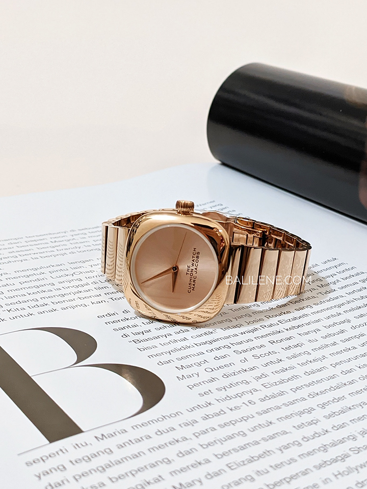 Marc-Jacobs-20184716-The-Cushion-Rose-Gold-Bracelet-Watch-Balilene-detail-depan