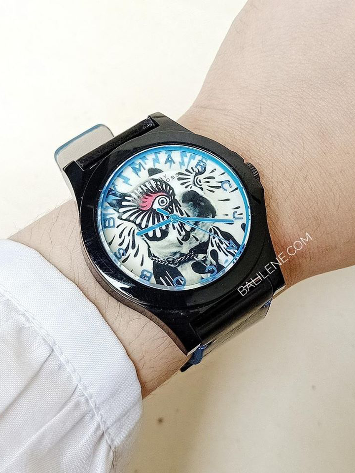 Marc-Jacobs-MBM8622-Henry-Dog-Graphic-Leather-Black-Balilene-onhand