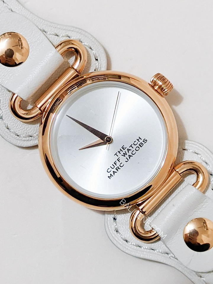 Marc-Jacobs-The-Cuff-Quartz-Silver-Dial-Leather-Strap-Watch-Balilene-detail-dial