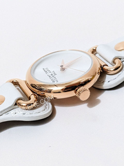 Marc-Jacobs-The-Cuff-Quartz-Silver-Dial-Leather-Strap-Watch-Balilene-detail-samping